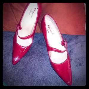 GORGEOUS kitten heel Stefani collection pumps